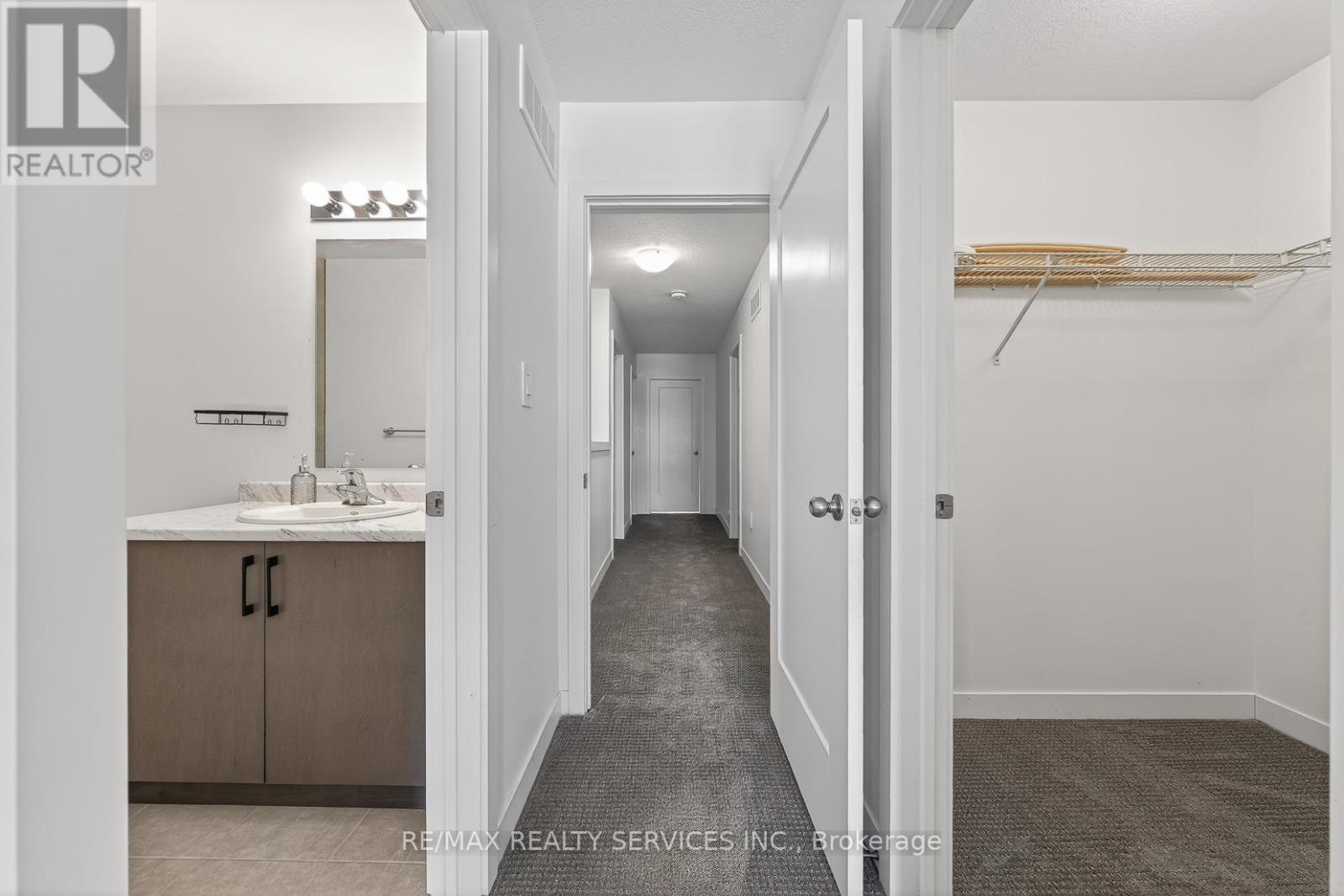 95 QUEENSBROOK CRESCENT — photo 34
