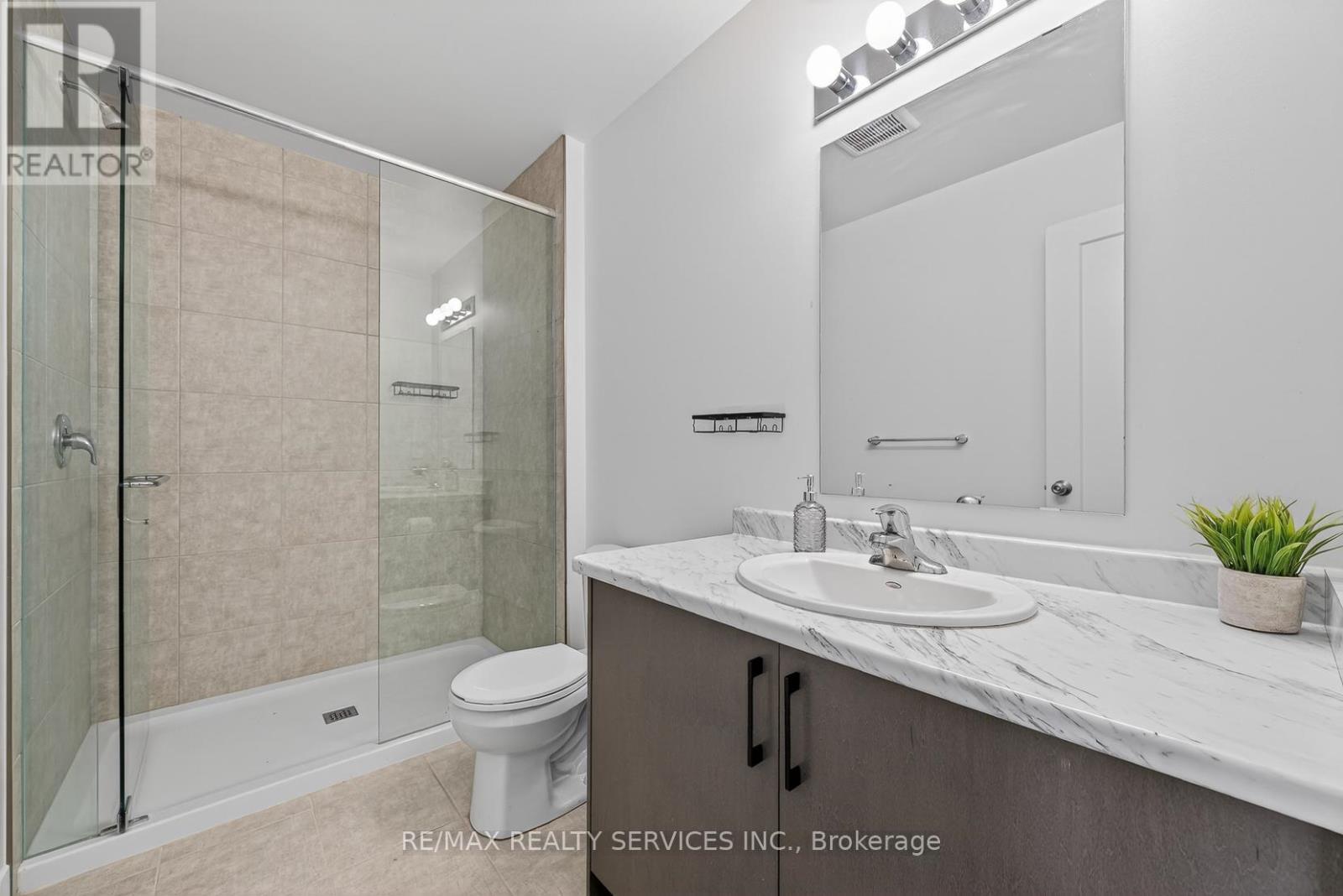 95 QUEENSBROOK CRESCENT — photo 36