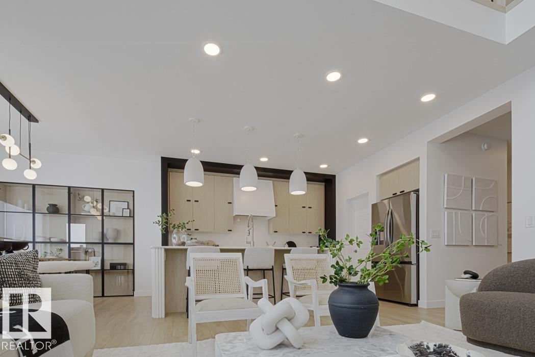 20715 40 AV NW, Edmonton