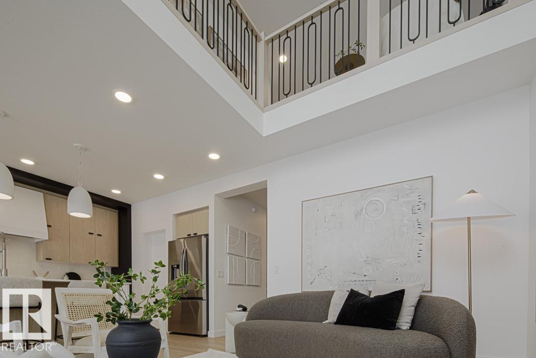 20715 40 AV NW, Edmonton