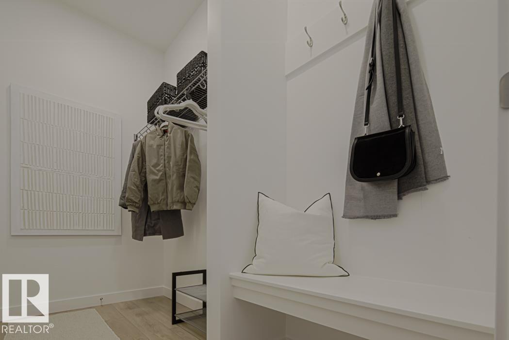 20715 40 AV NW, Edmonton