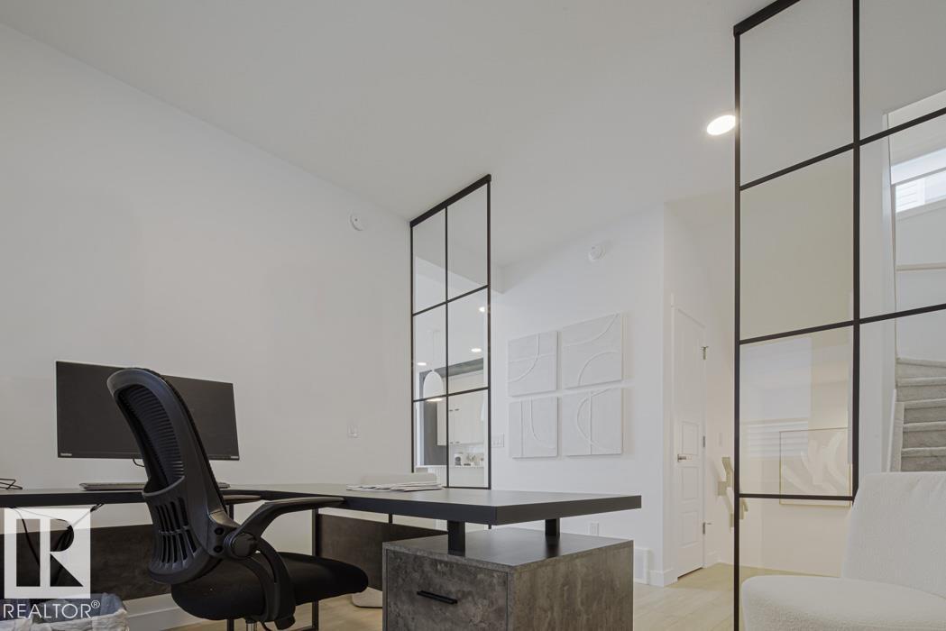 20715 40 AV NW, Edmonton