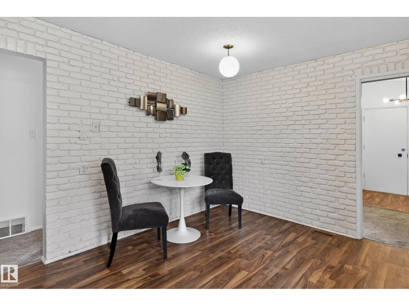 2 FERMONT ST, St. Albert