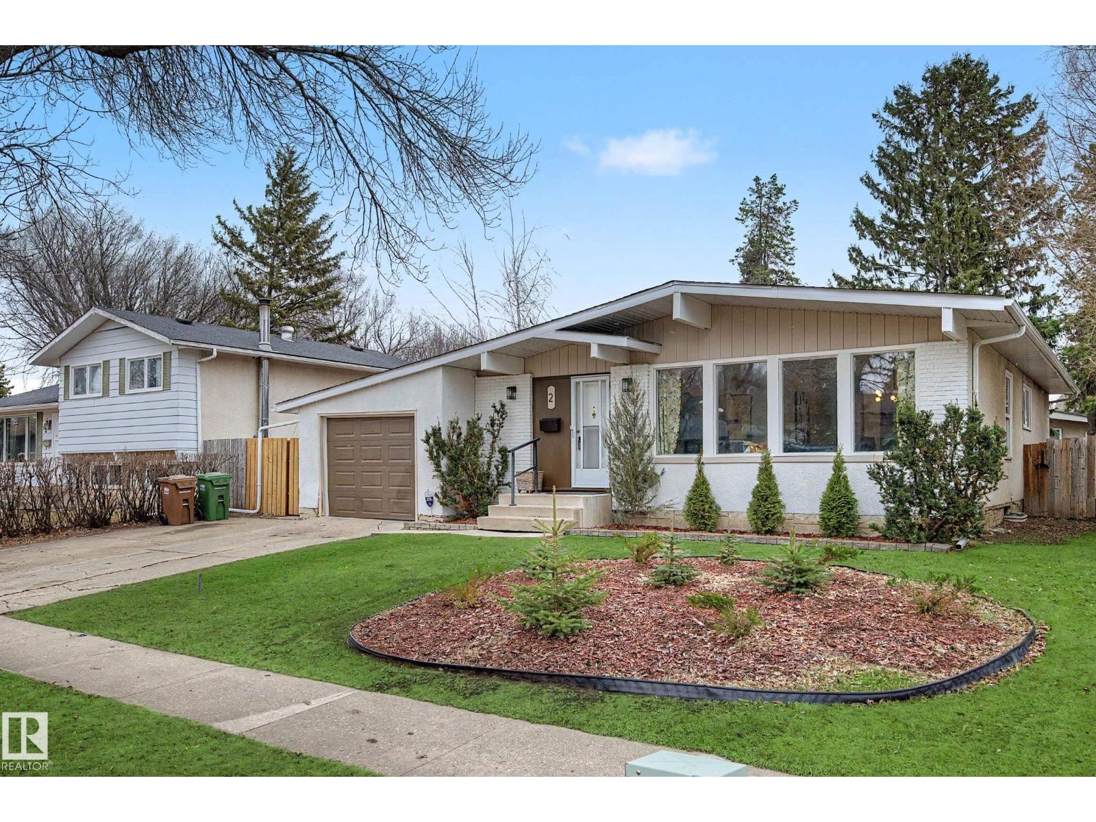 2 FERMONT ST, St. Albert