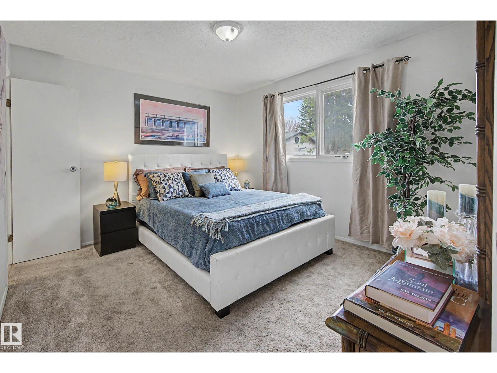 2 FERMONT ST, St. Albert