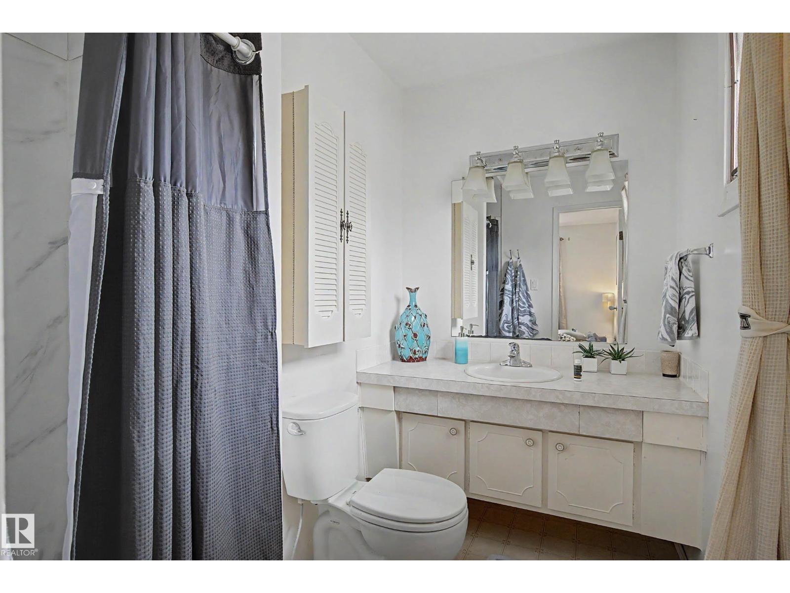 2 FERMONT ST, St. Albert