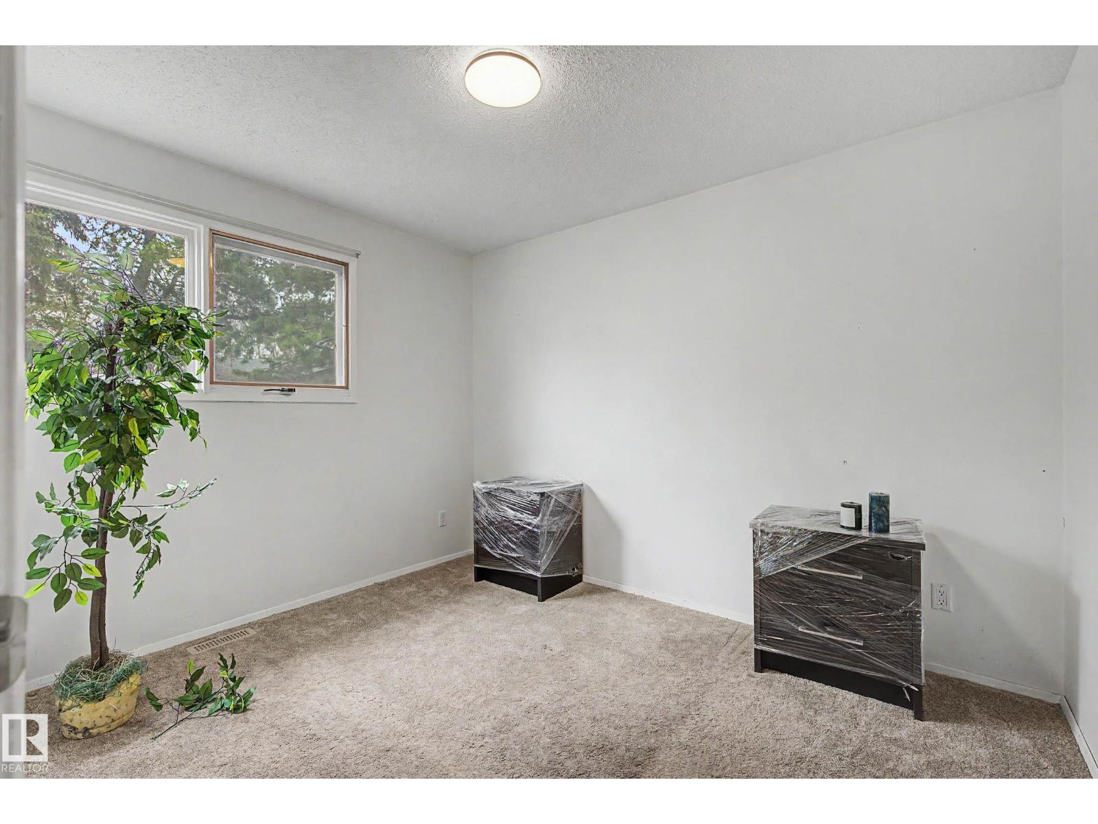 2 FERMONT ST, St. Albert