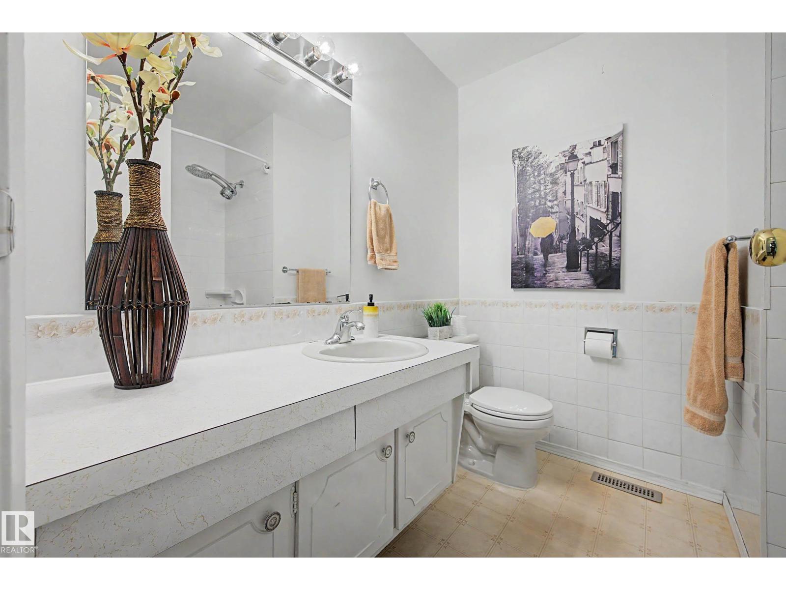 2 FERMONT ST, St. Albert