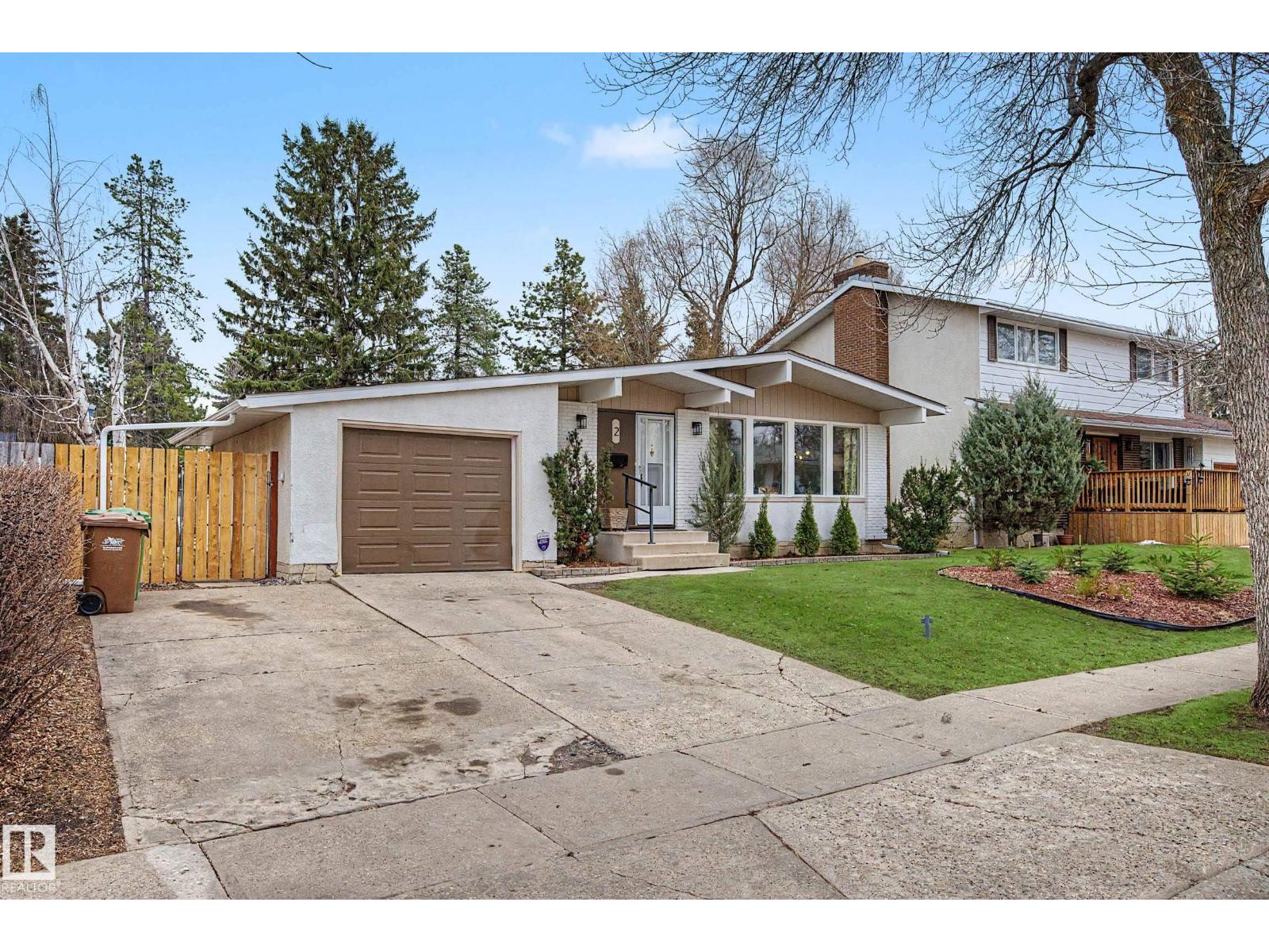 2 FERMONT ST, St. Albert