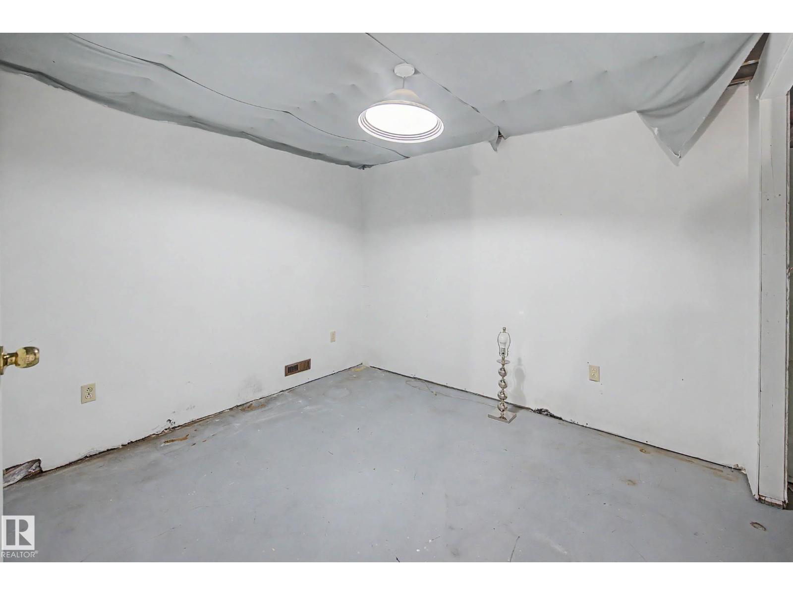 2 FERMONT ST, St. Albert