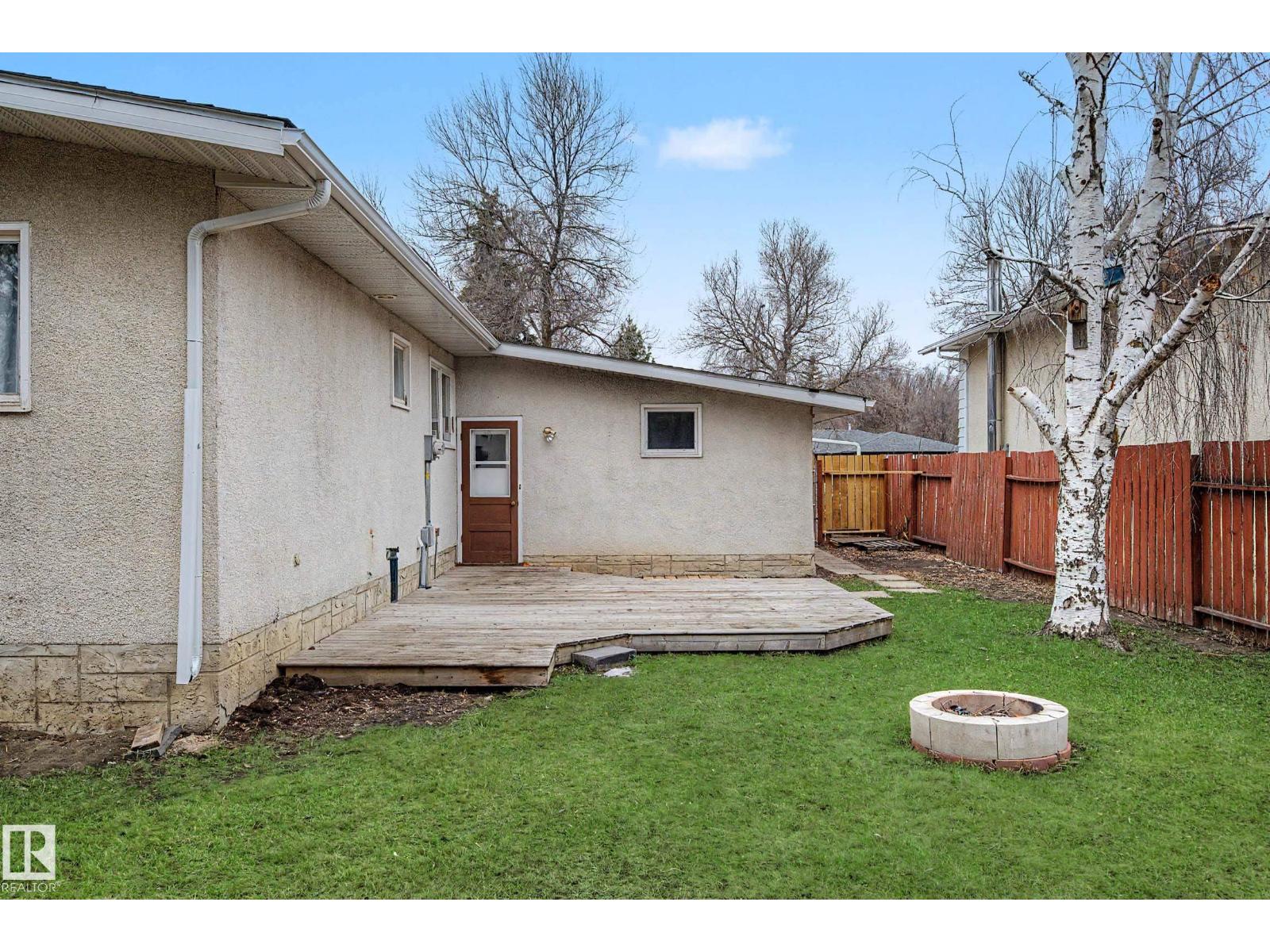 2 FERMONT ST, St. Albert