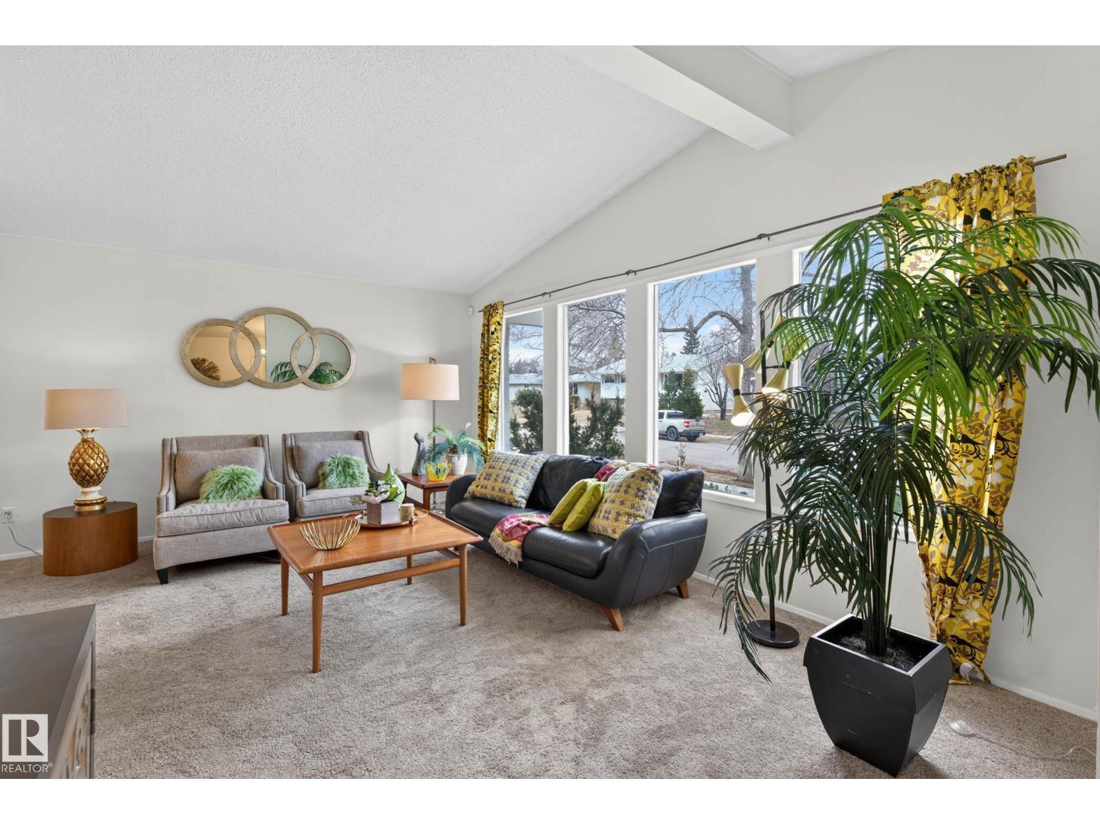 2 FERMONT ST, St. Albert