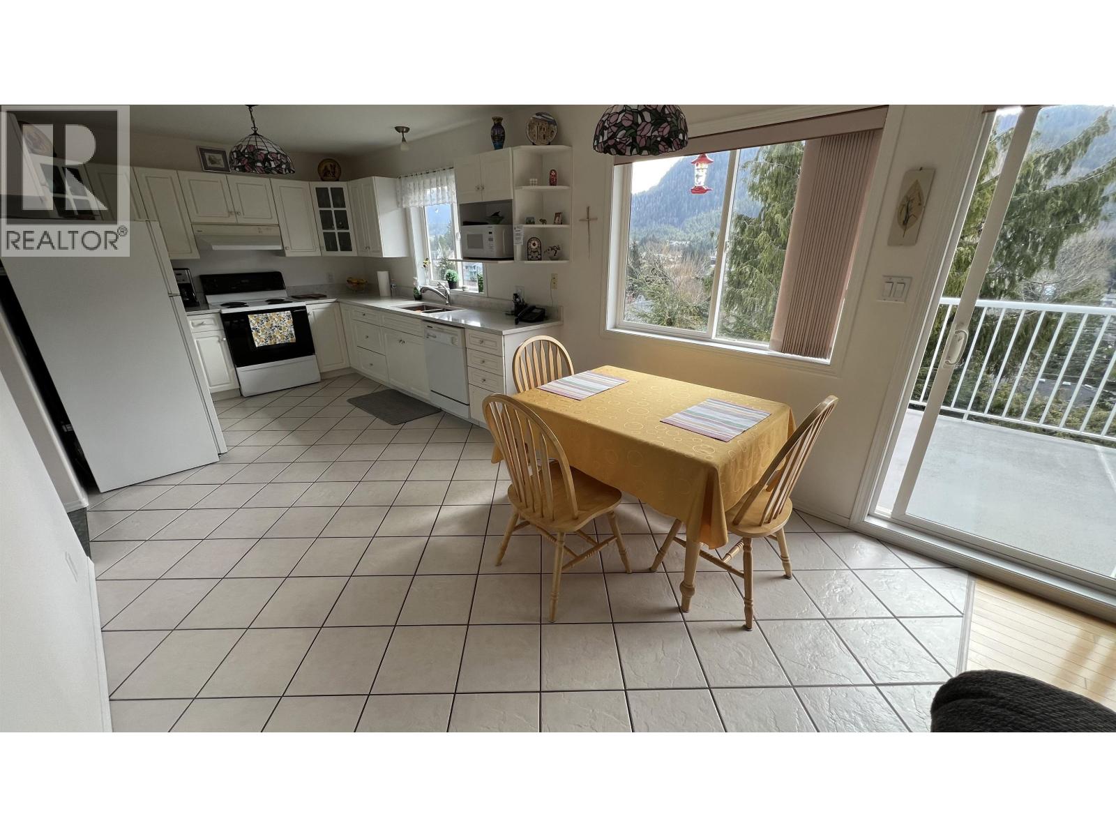 323 W 5TH AVENUE - 9