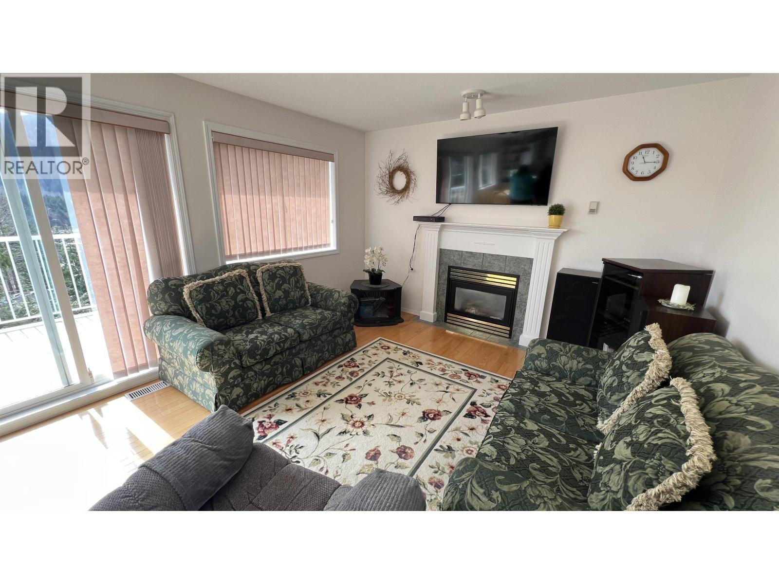 323 W 5TH AVENUE - 10