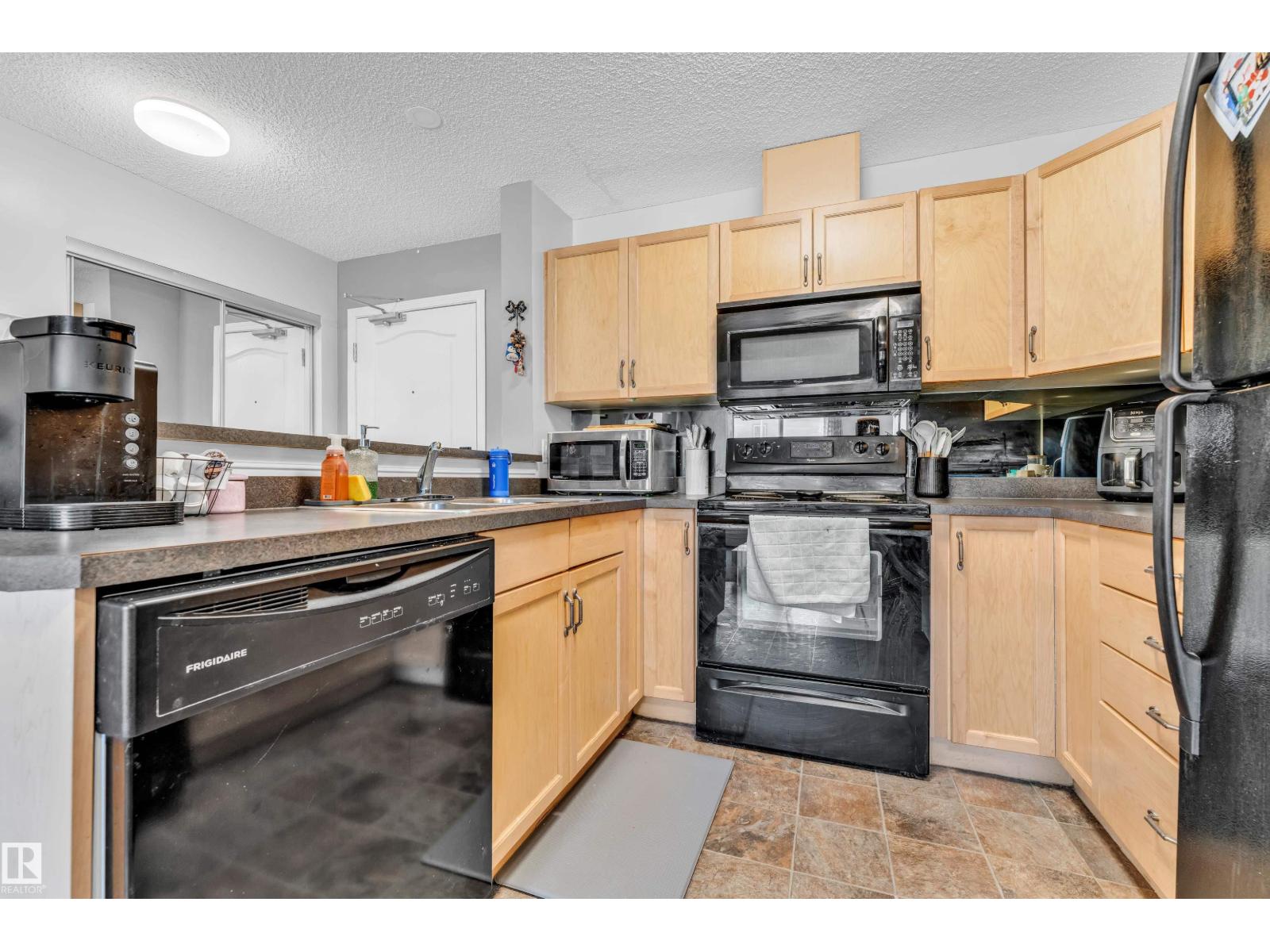 #113 5951 165 AV NW, Edmonton