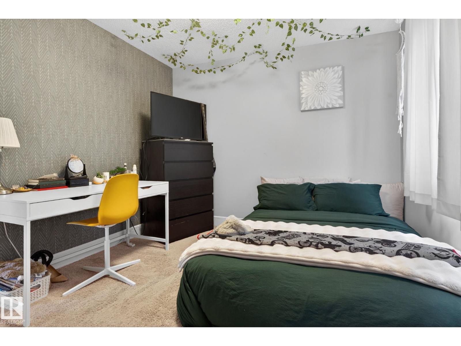 11732 18 AV SW, Edmonton