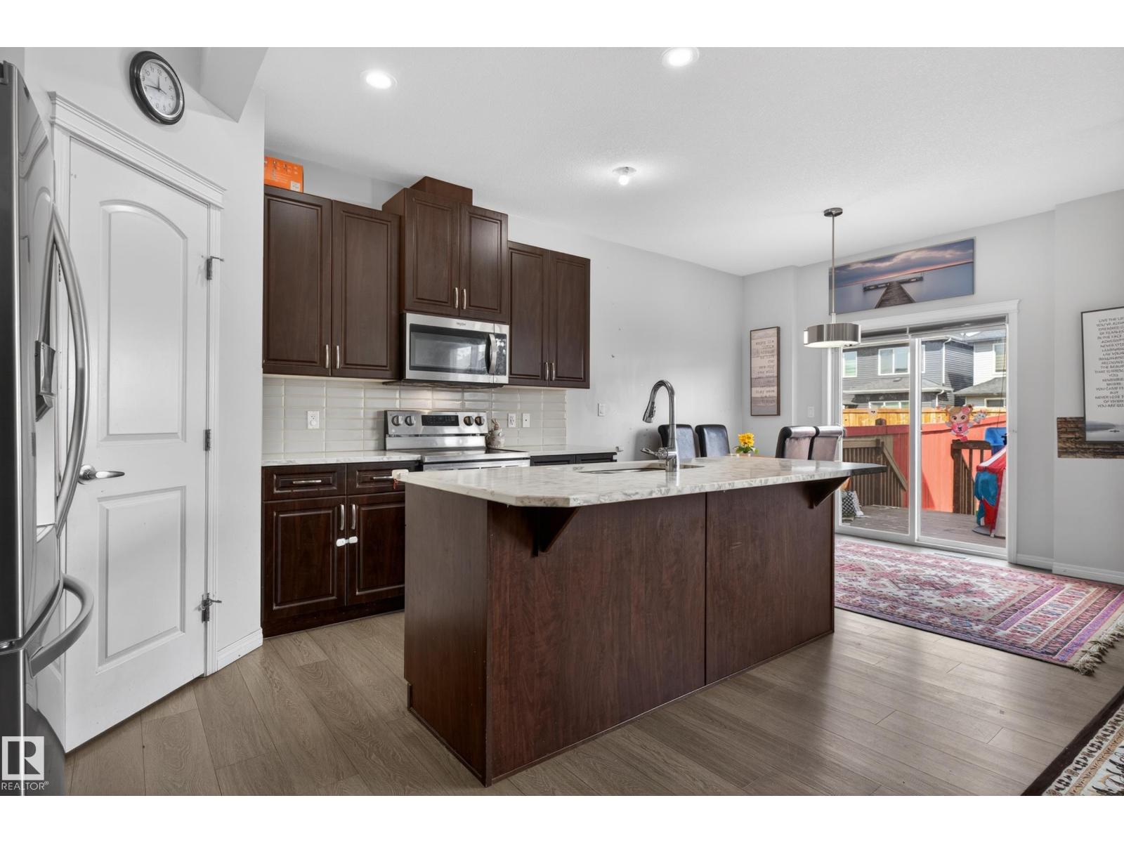 5242 23 AV SW, Edmonton