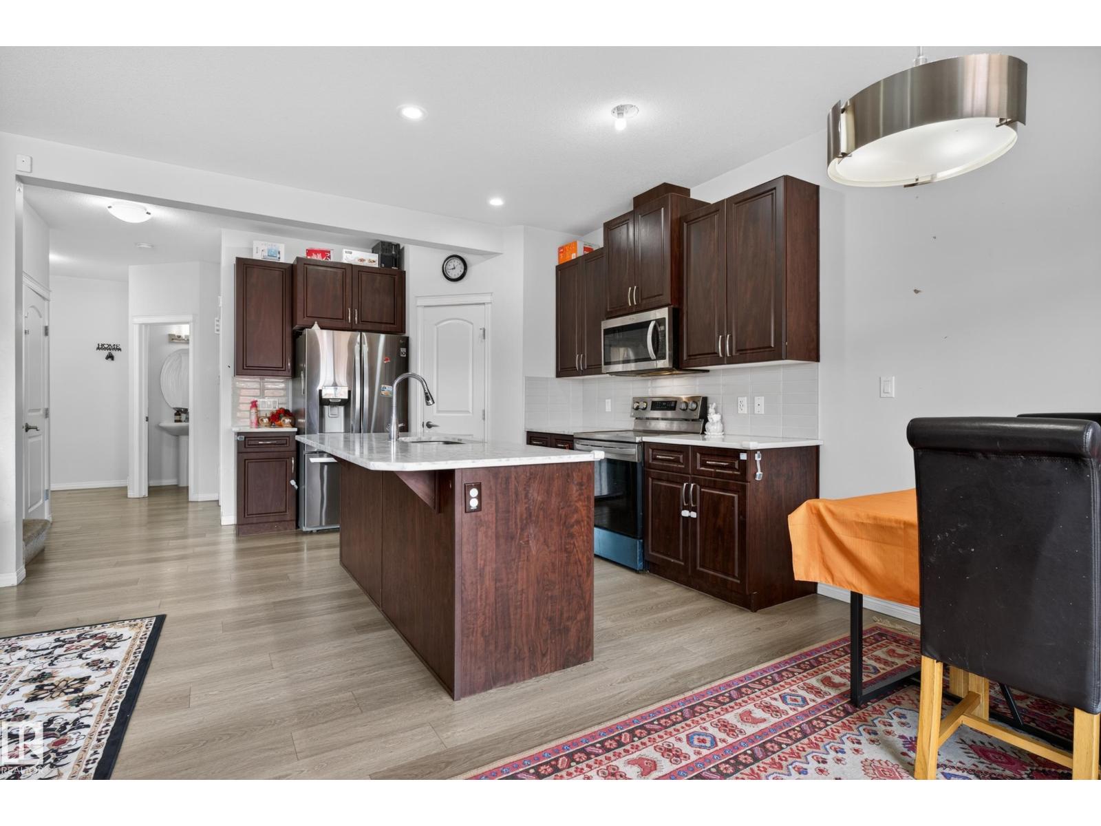 5242 23 AV SW, Edmonton