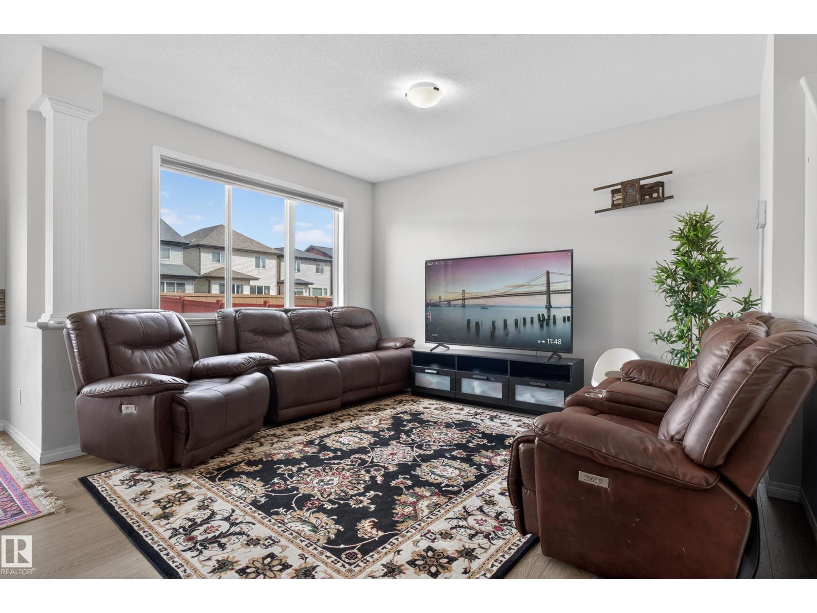 5242 23 AV SW, Edmonton