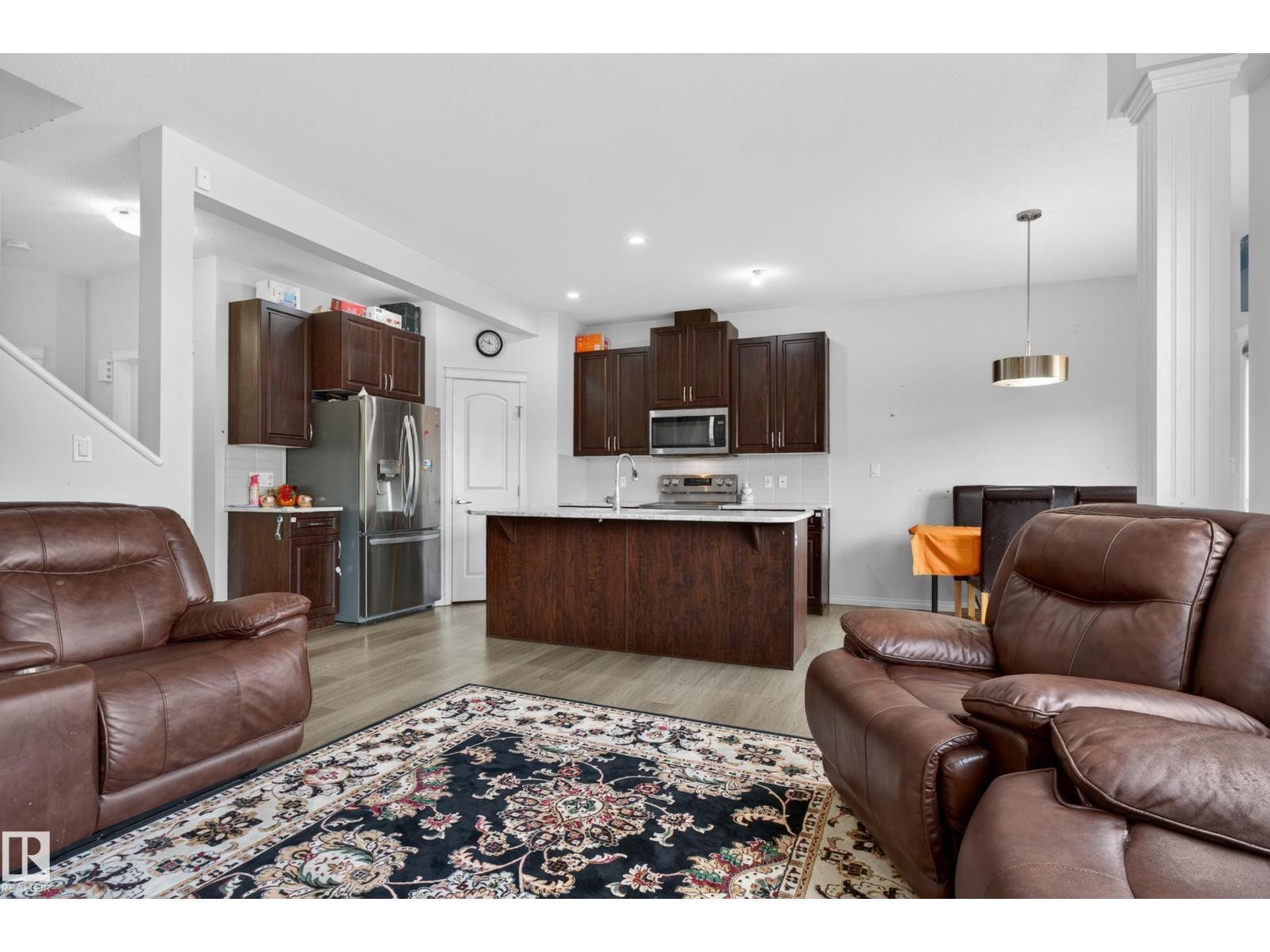 5242 23 AV SW, Edmonton