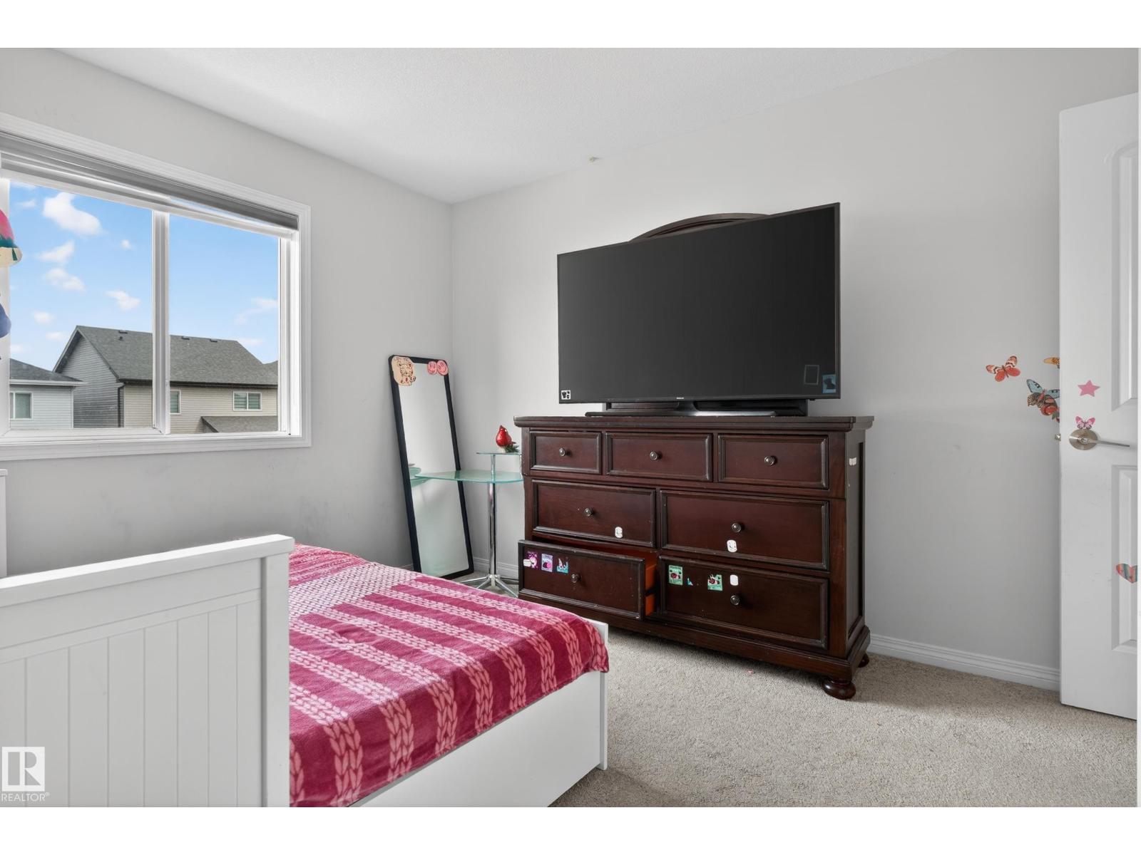 5242 23 AV SW, Edmonton