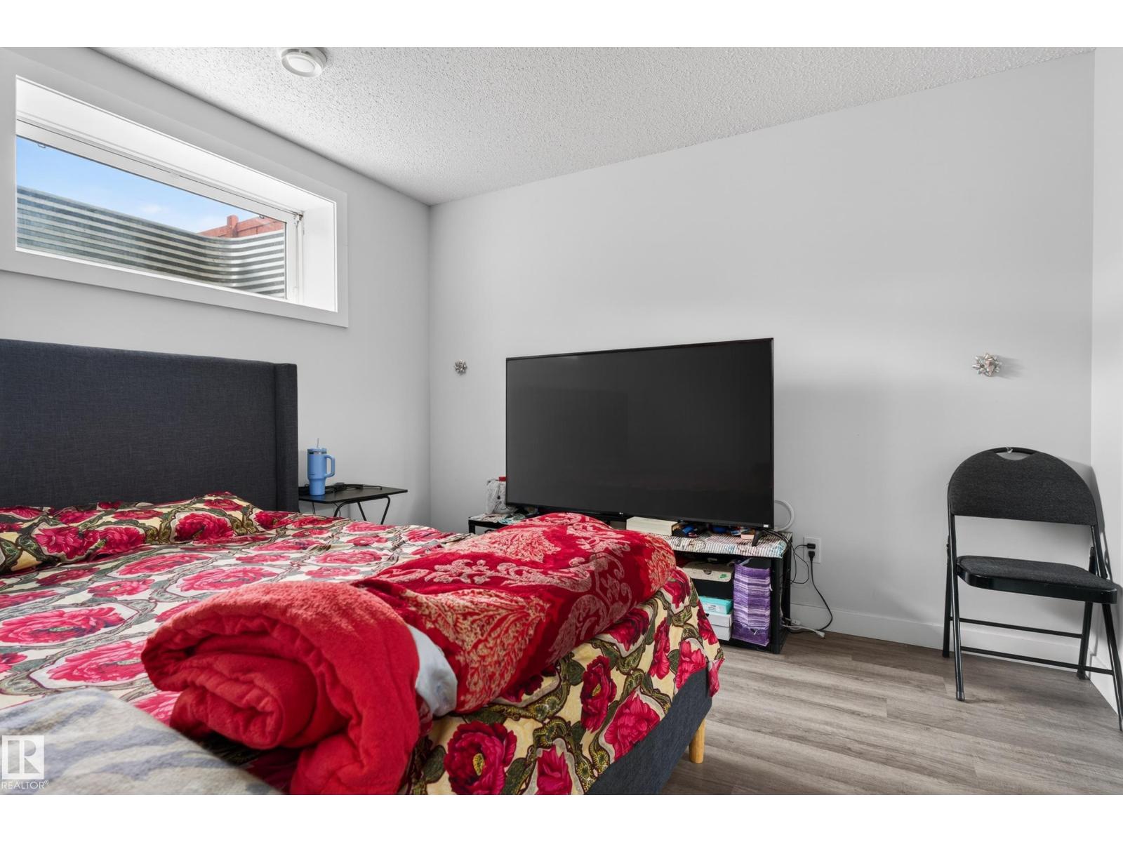 5242 23 AV SW, Edmonton