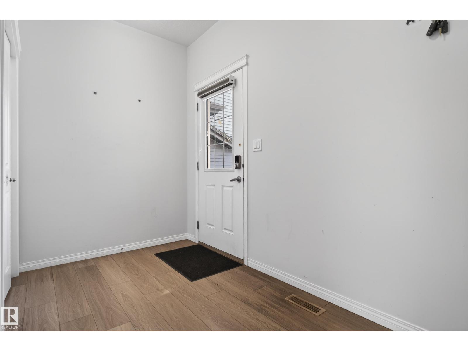 5242 23 AV SW, Edmonton