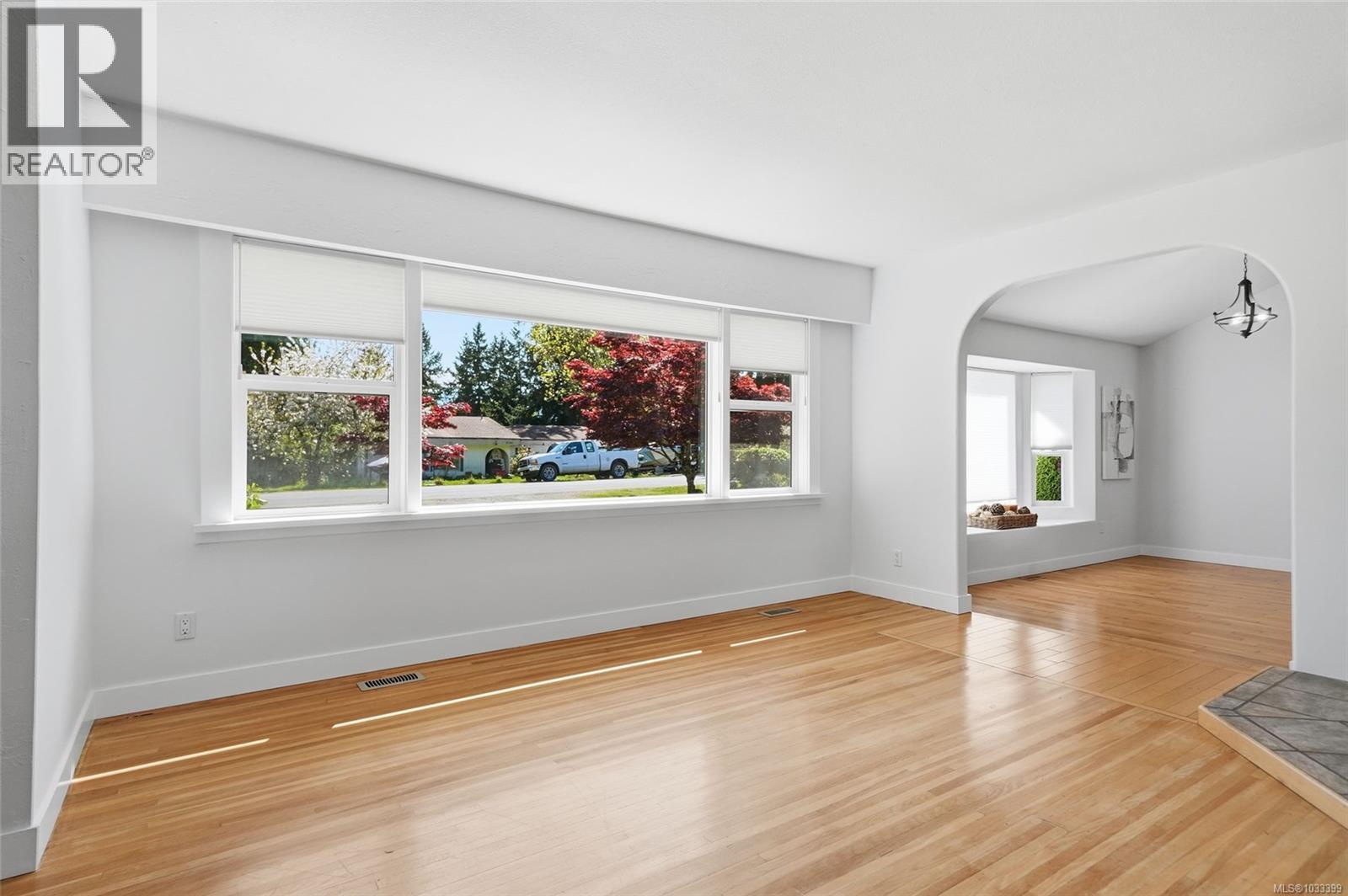 2395 Collins Cres - 11