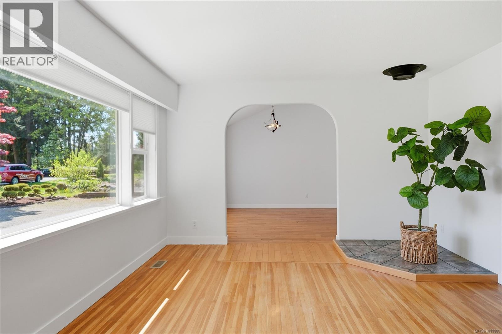 2395 Collins Cres - 12