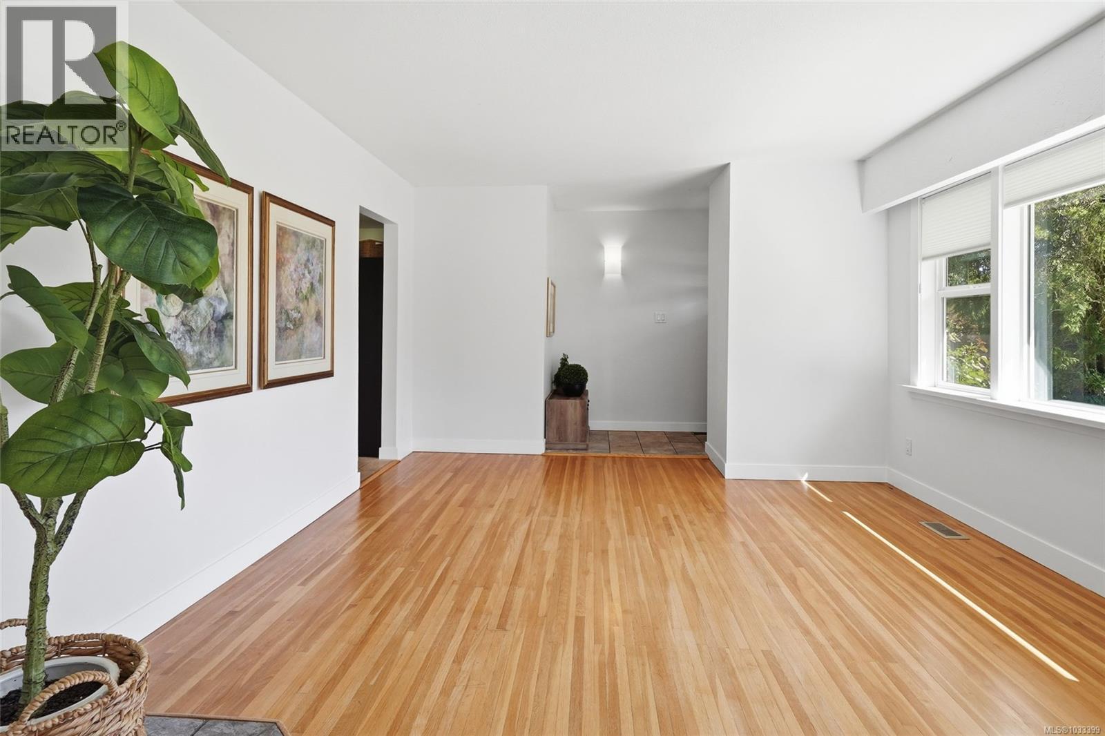 2395 Collins Cres - 14