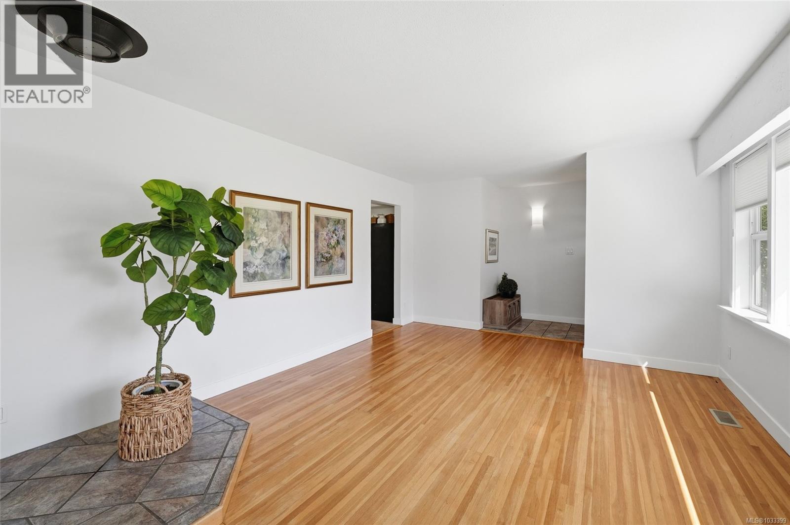 2395 Collins Cres - 15