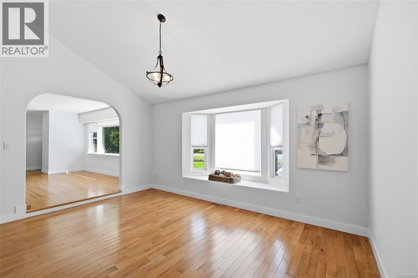 2395 Collins Cres - 16