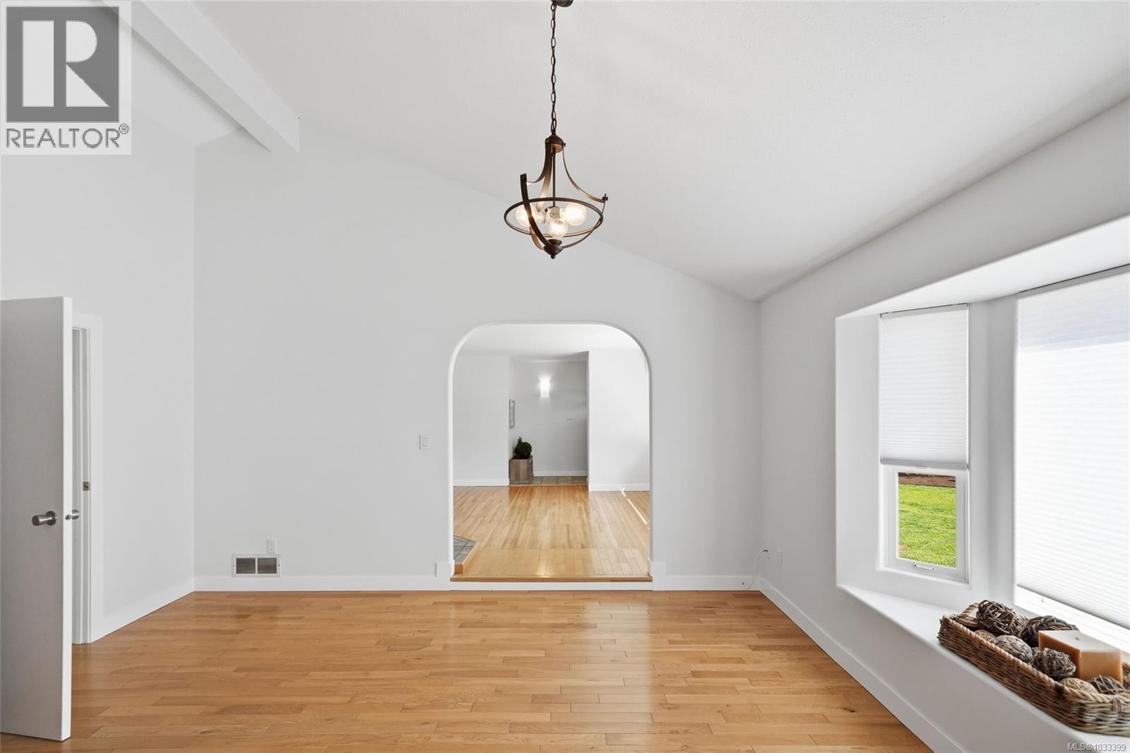 2395 Collins Cres - 17