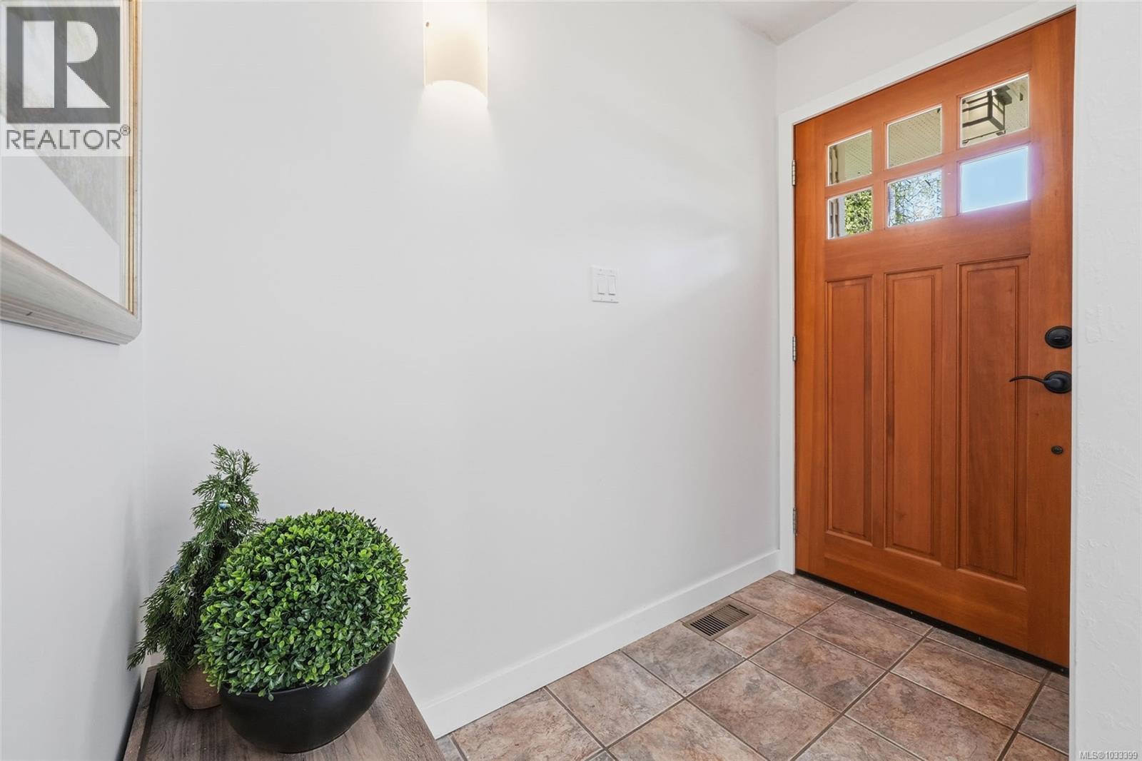 2395 Collins Cres - 18