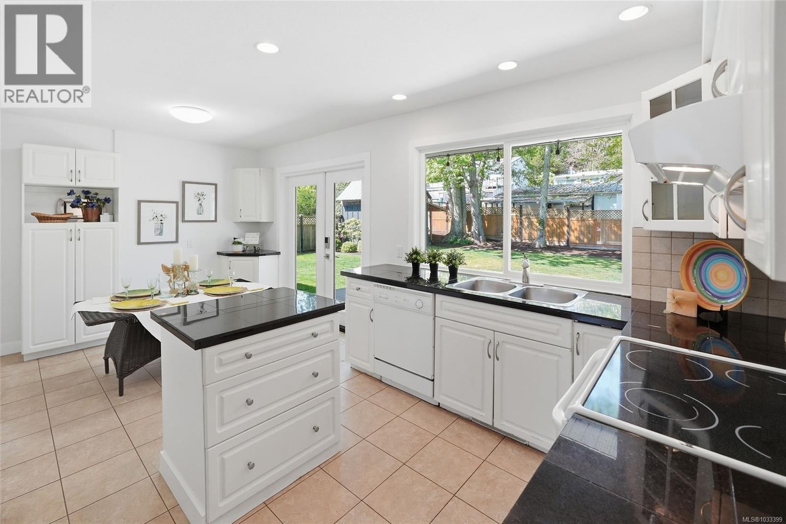2395 Collins Cres - 2