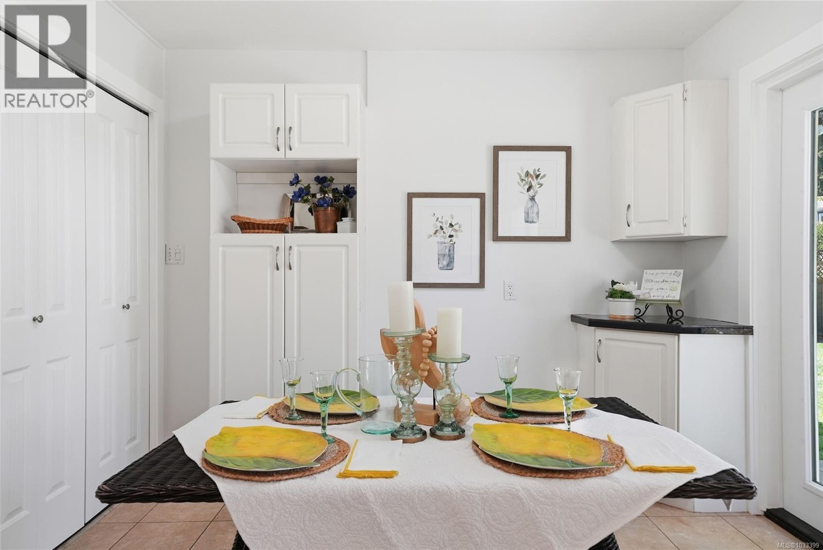 2395 Collins Cres - 20