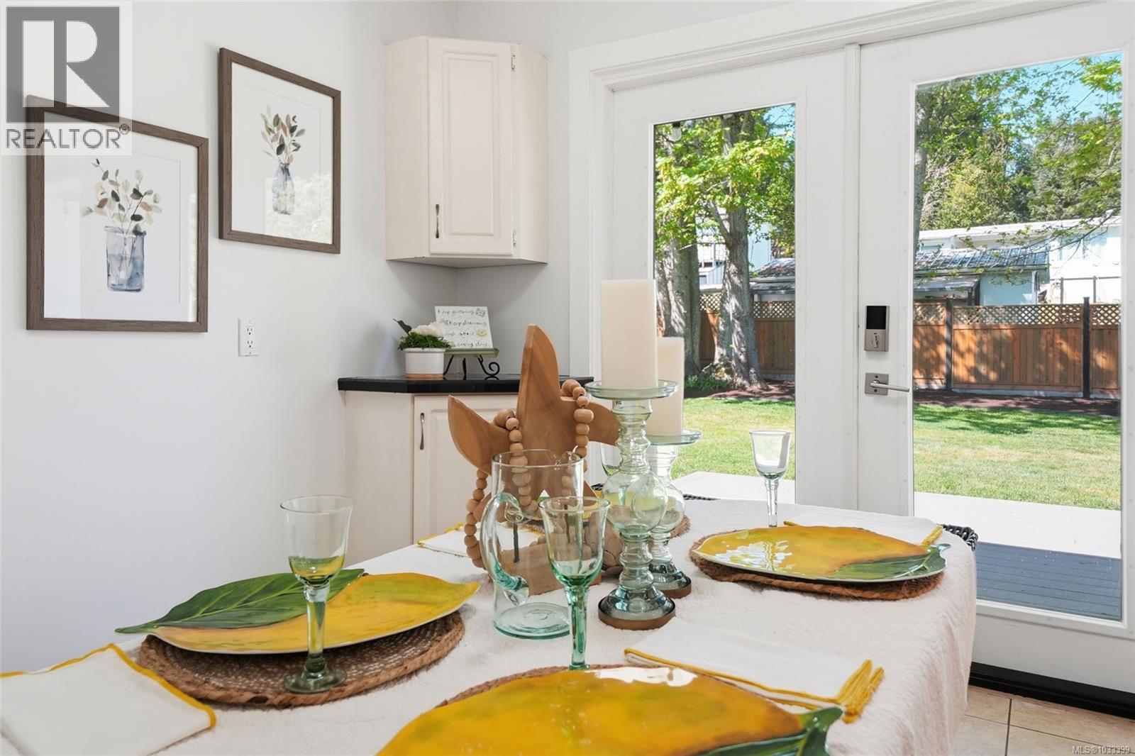 2395 Collins Cres - 21