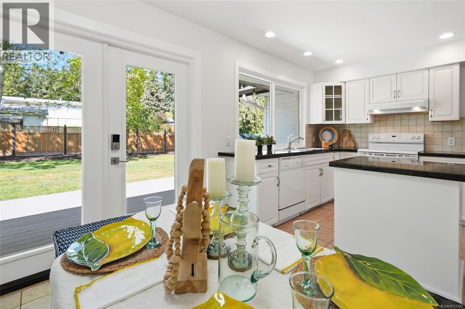 2395 Collins Cres - 22