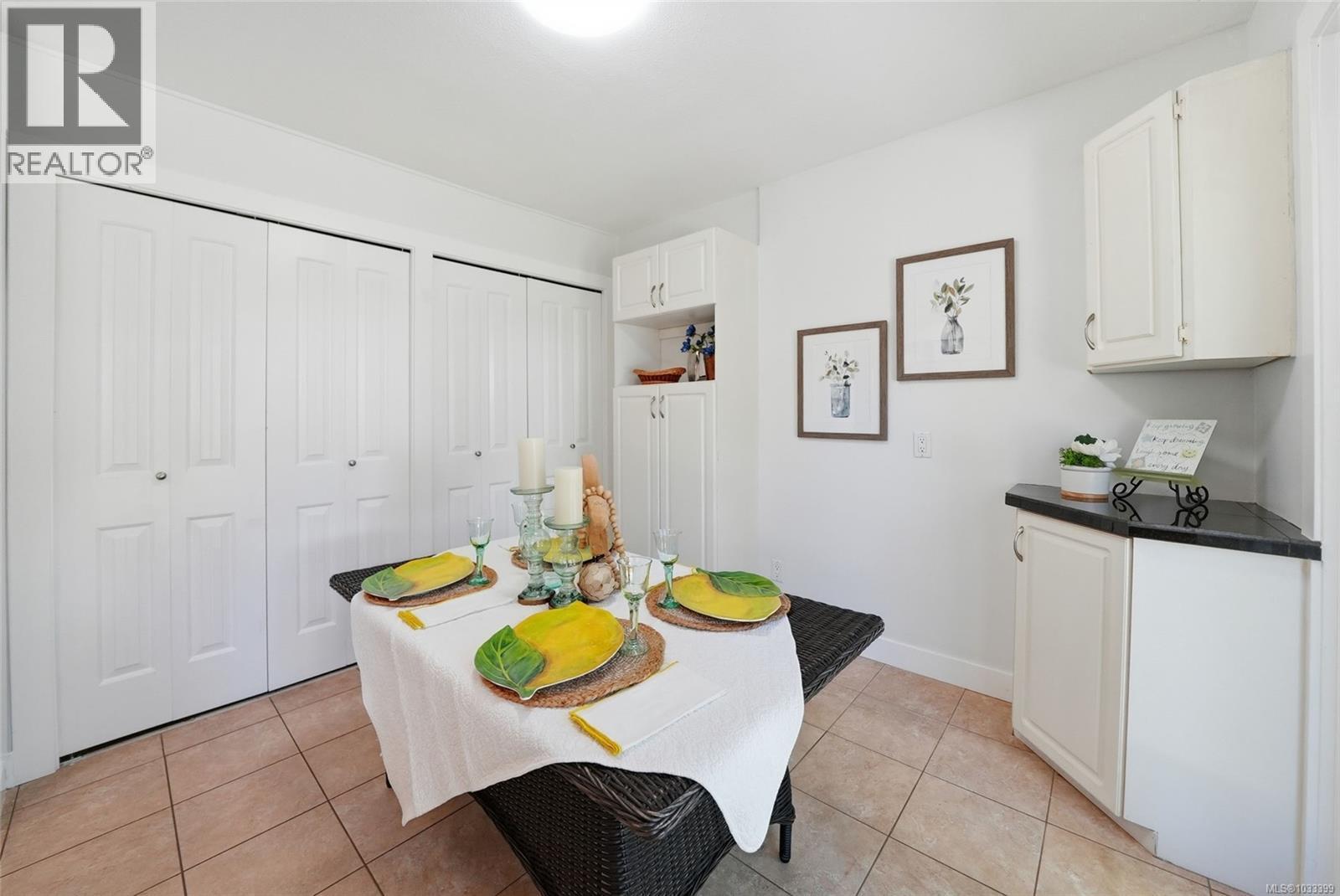 2395 Collins Cres - 24