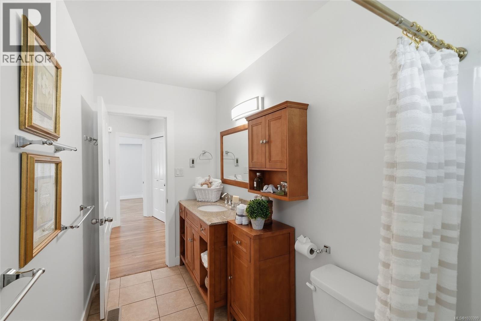 2395 Collins Cres - 27