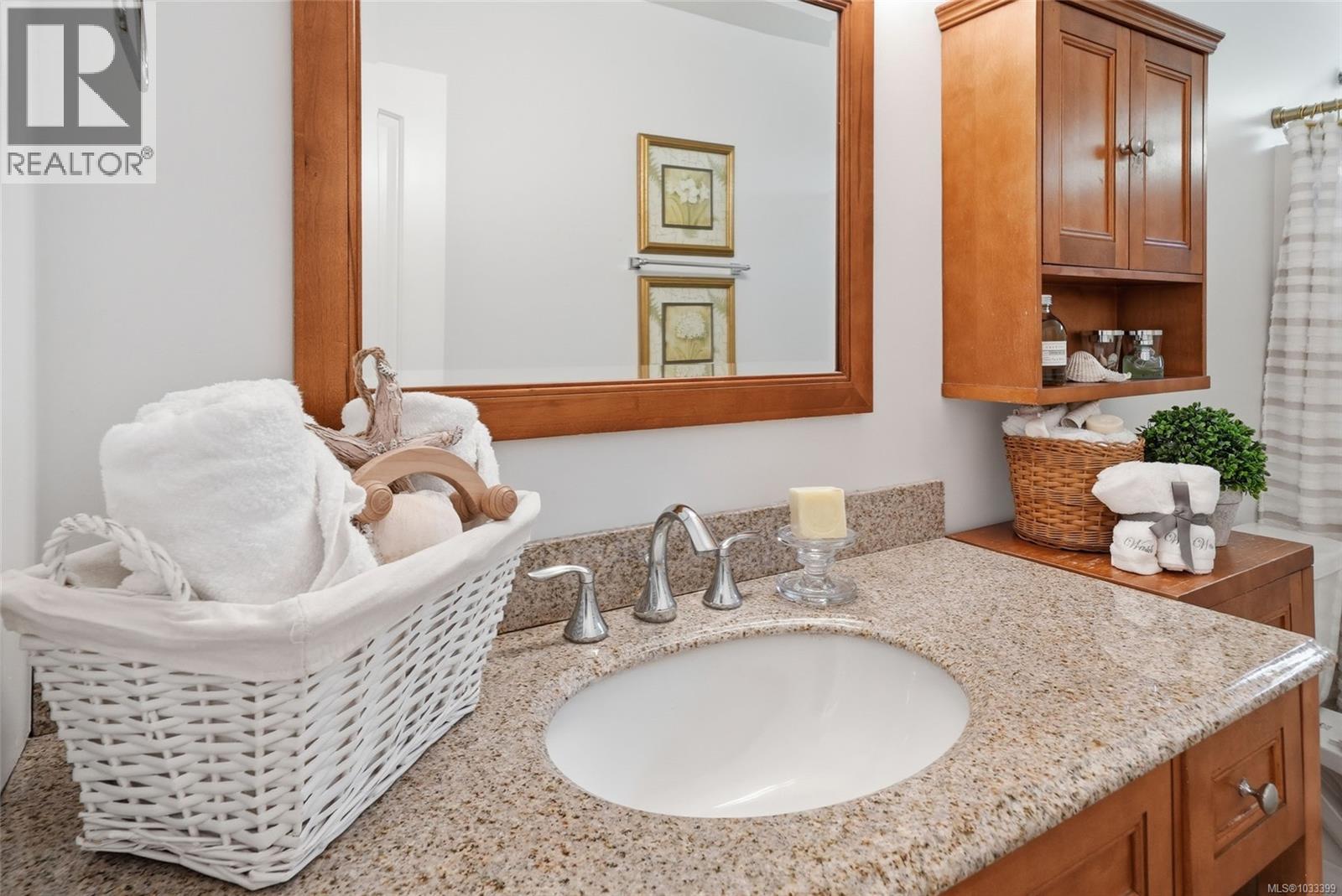 2395 Collins Cres - 28