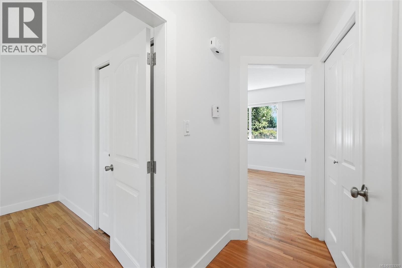 2395 Collins Cres - 29