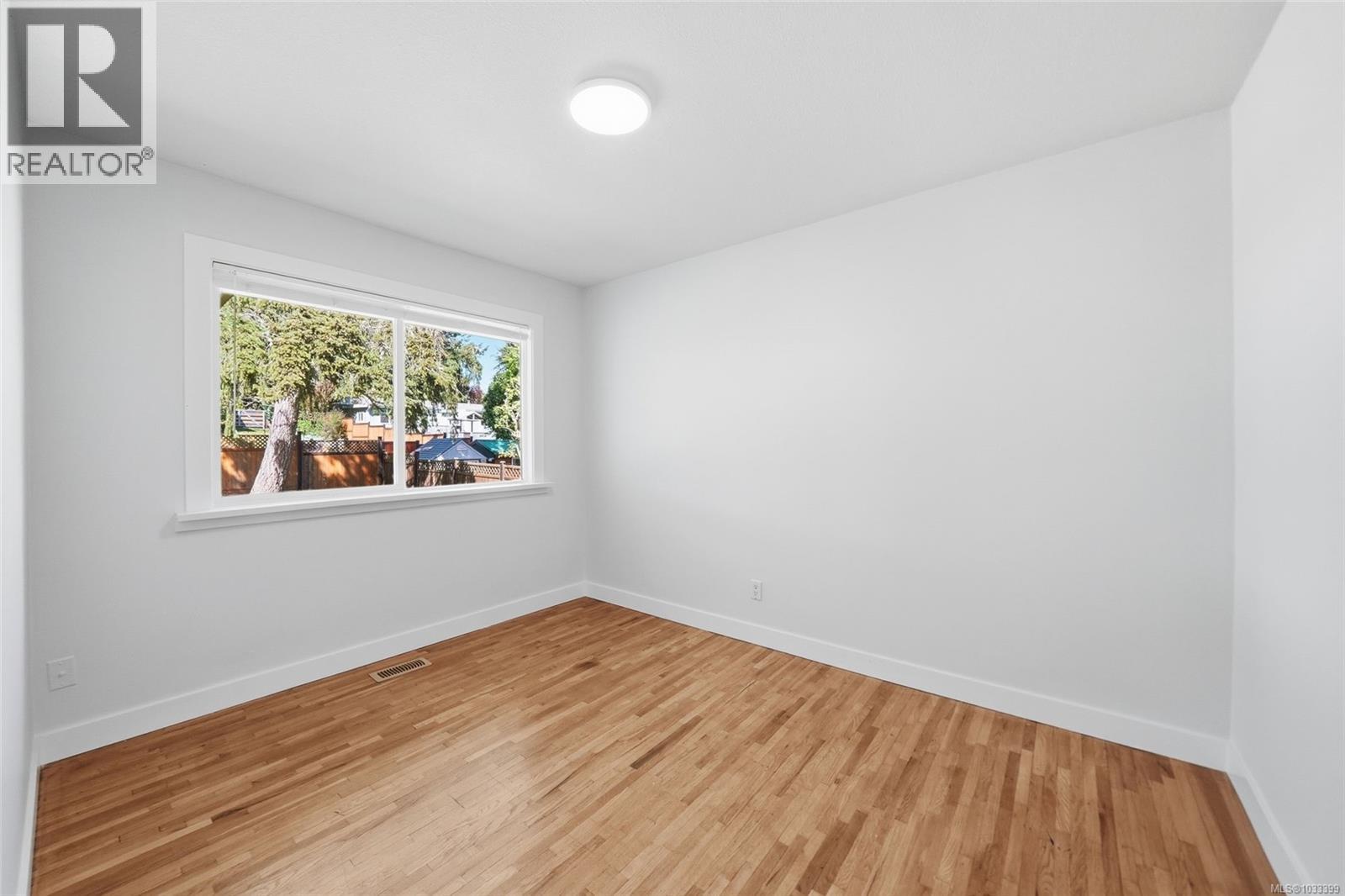 2395 Collins Cres - 31