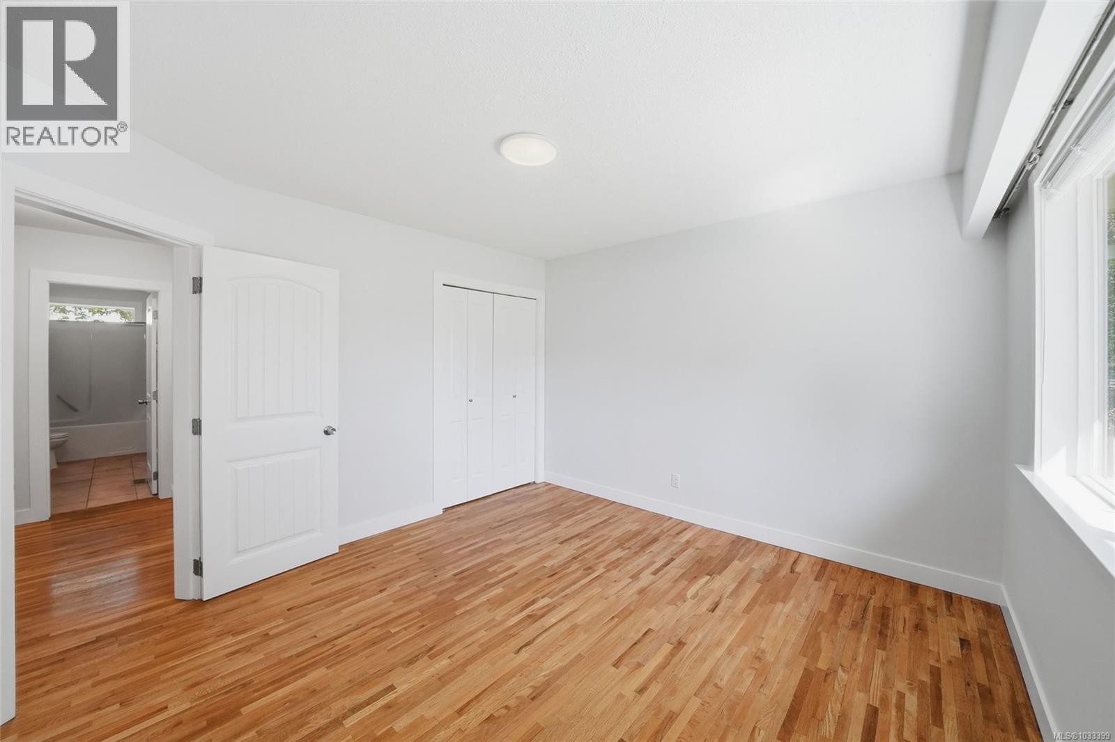 2395 Collins Cres - 33