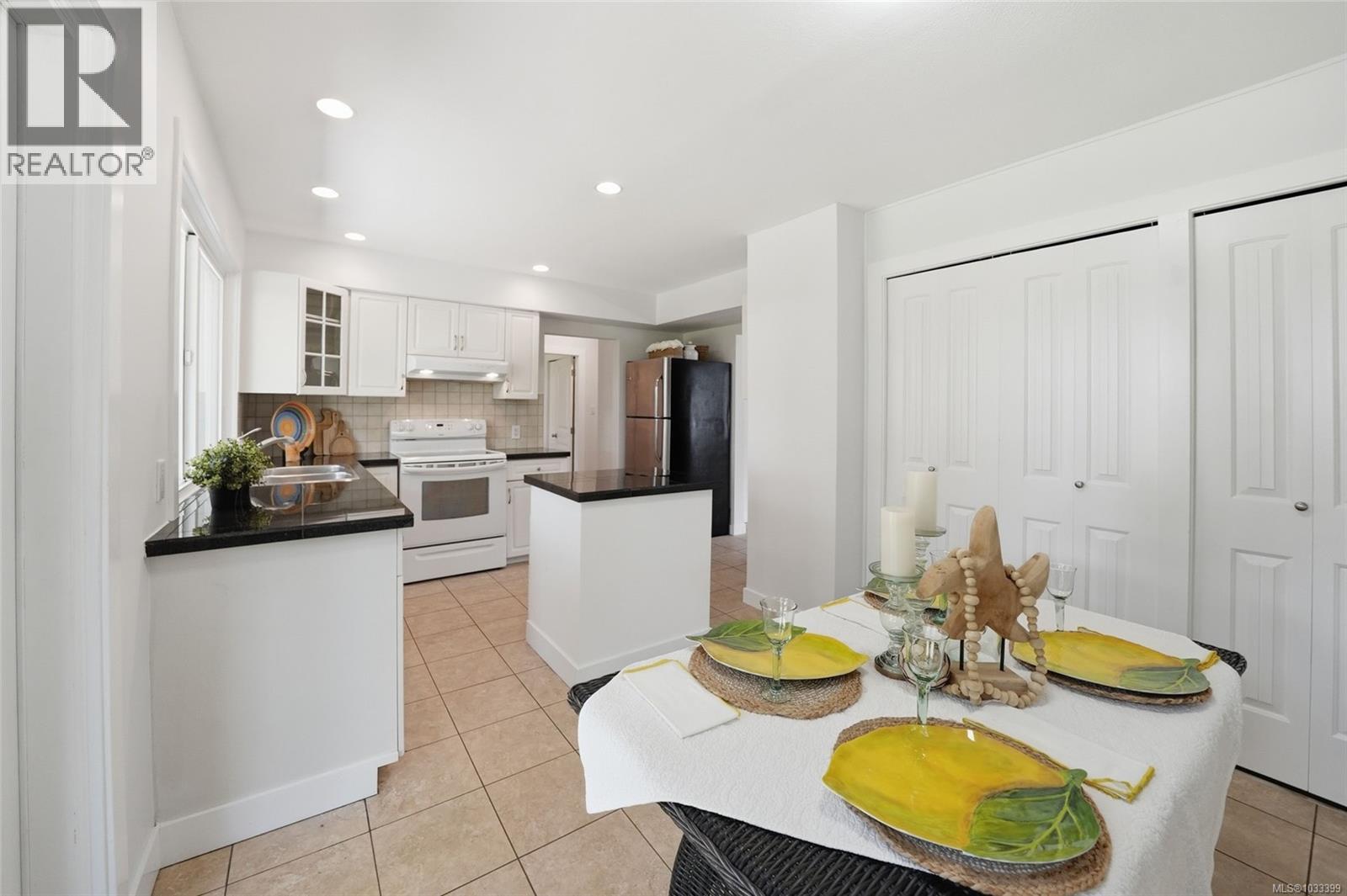 2395 Collins Cres - 34