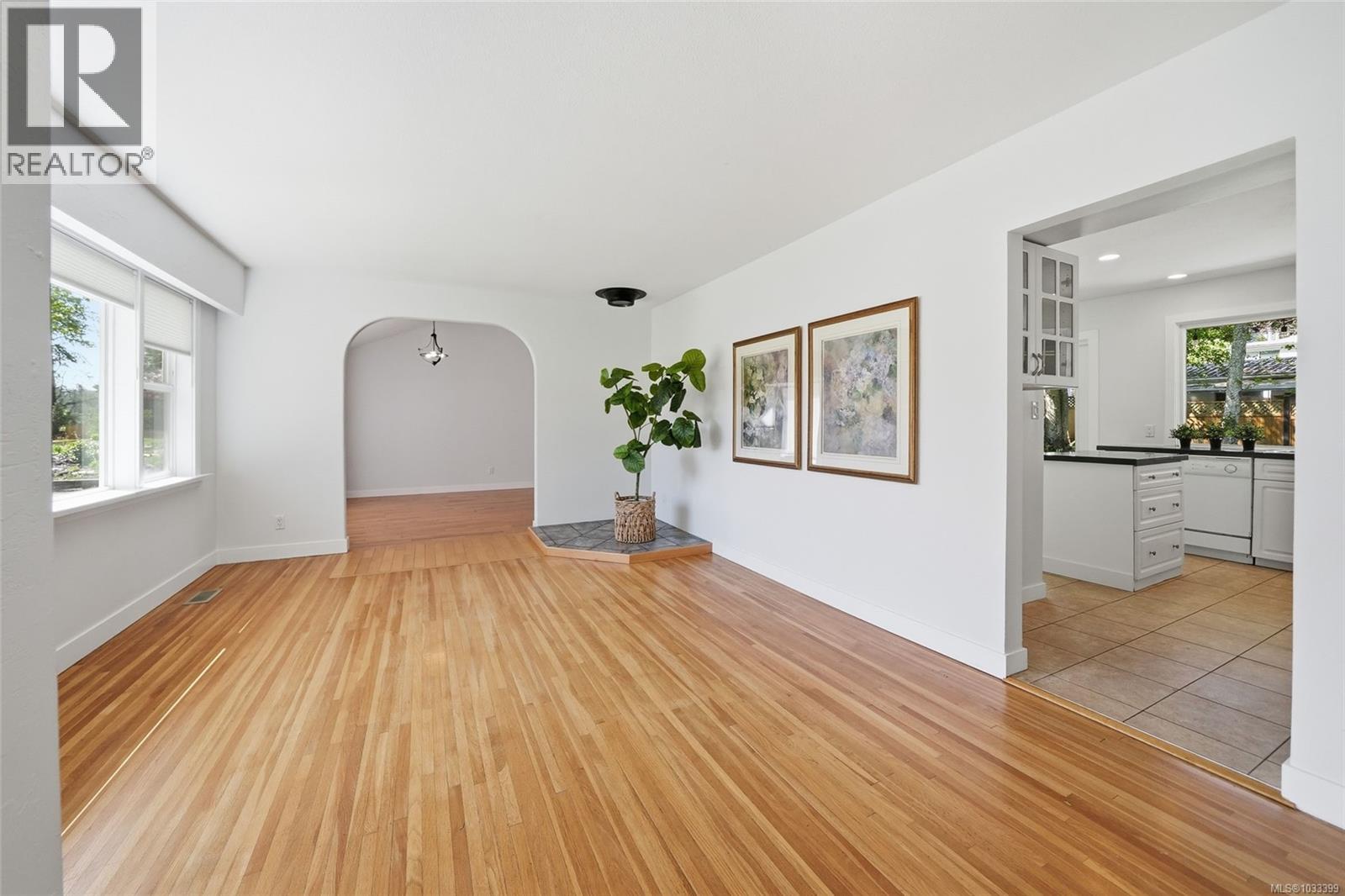 2395 Collins Cres - 35