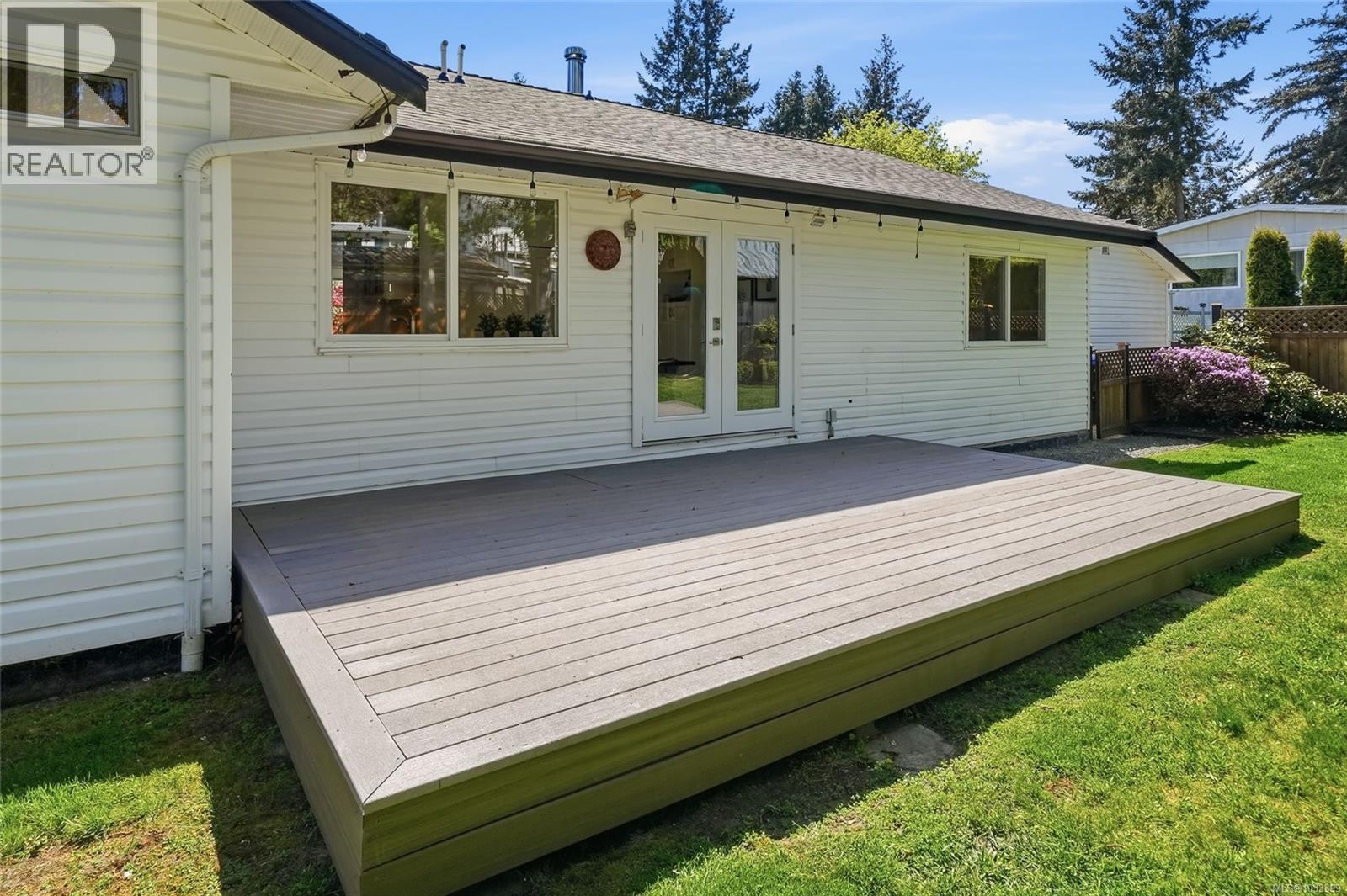 2395 Collins Cres - 44