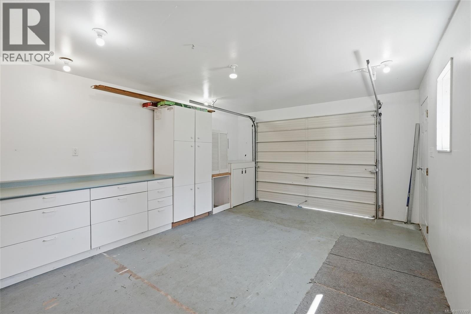 2395 Collins Cres - 46