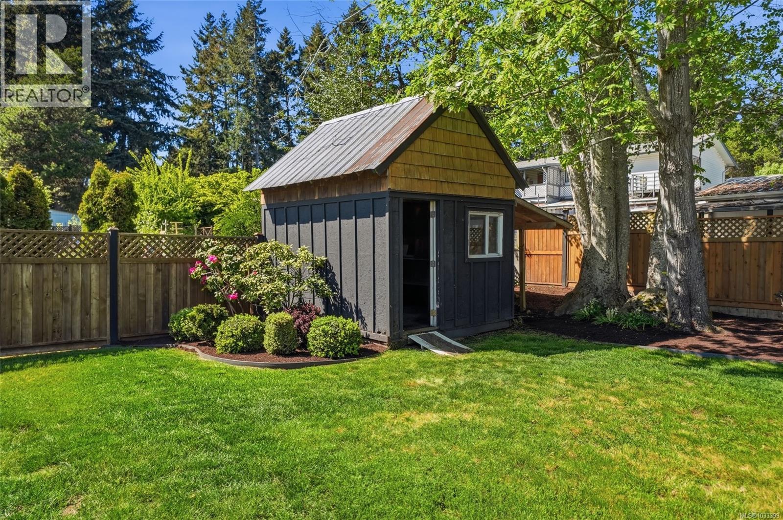 2395 Collins Cres - 7