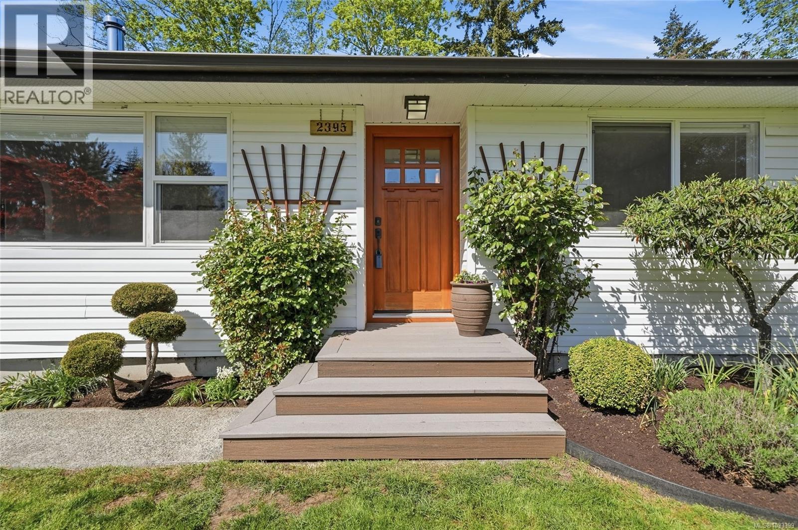 2395 Collins Cres - 8